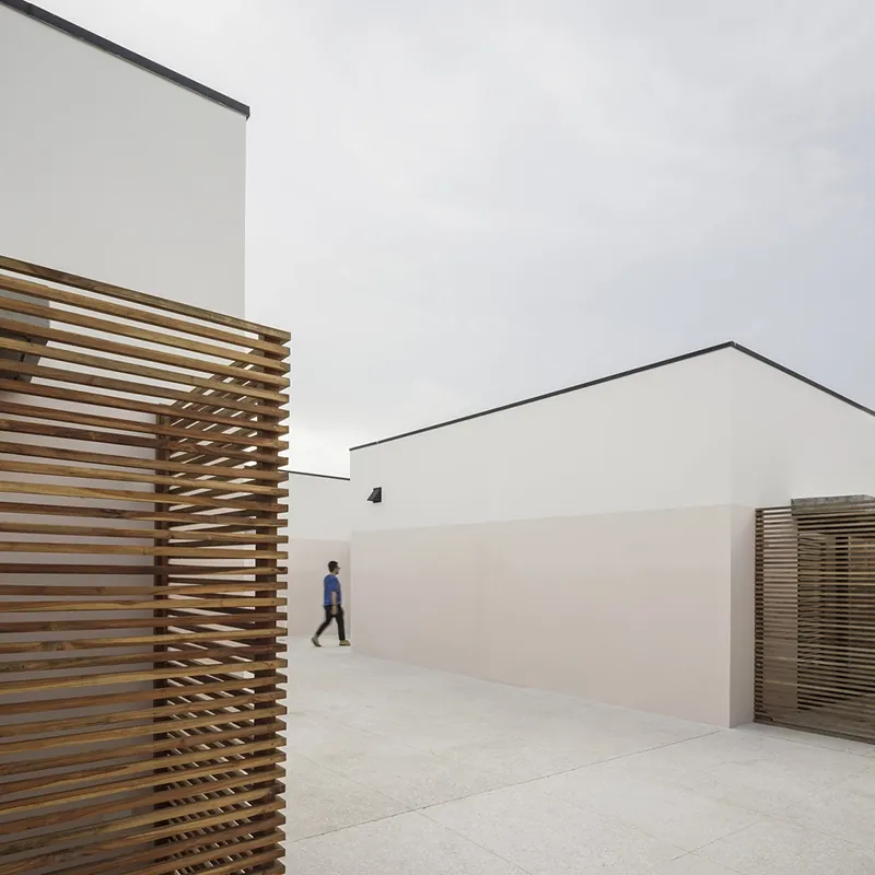 Patio y celosías publicados para La Moderna